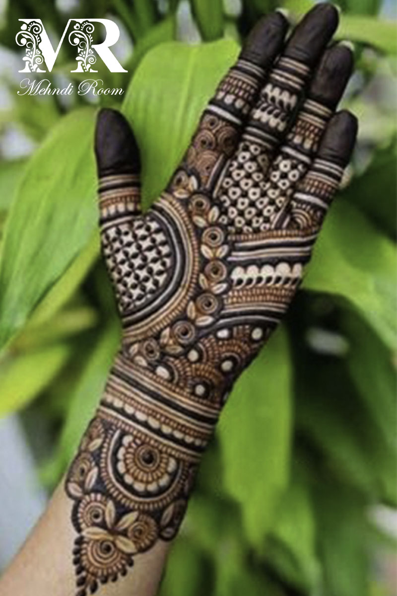 elegant-bridal-mehndi-patterns-on-hands